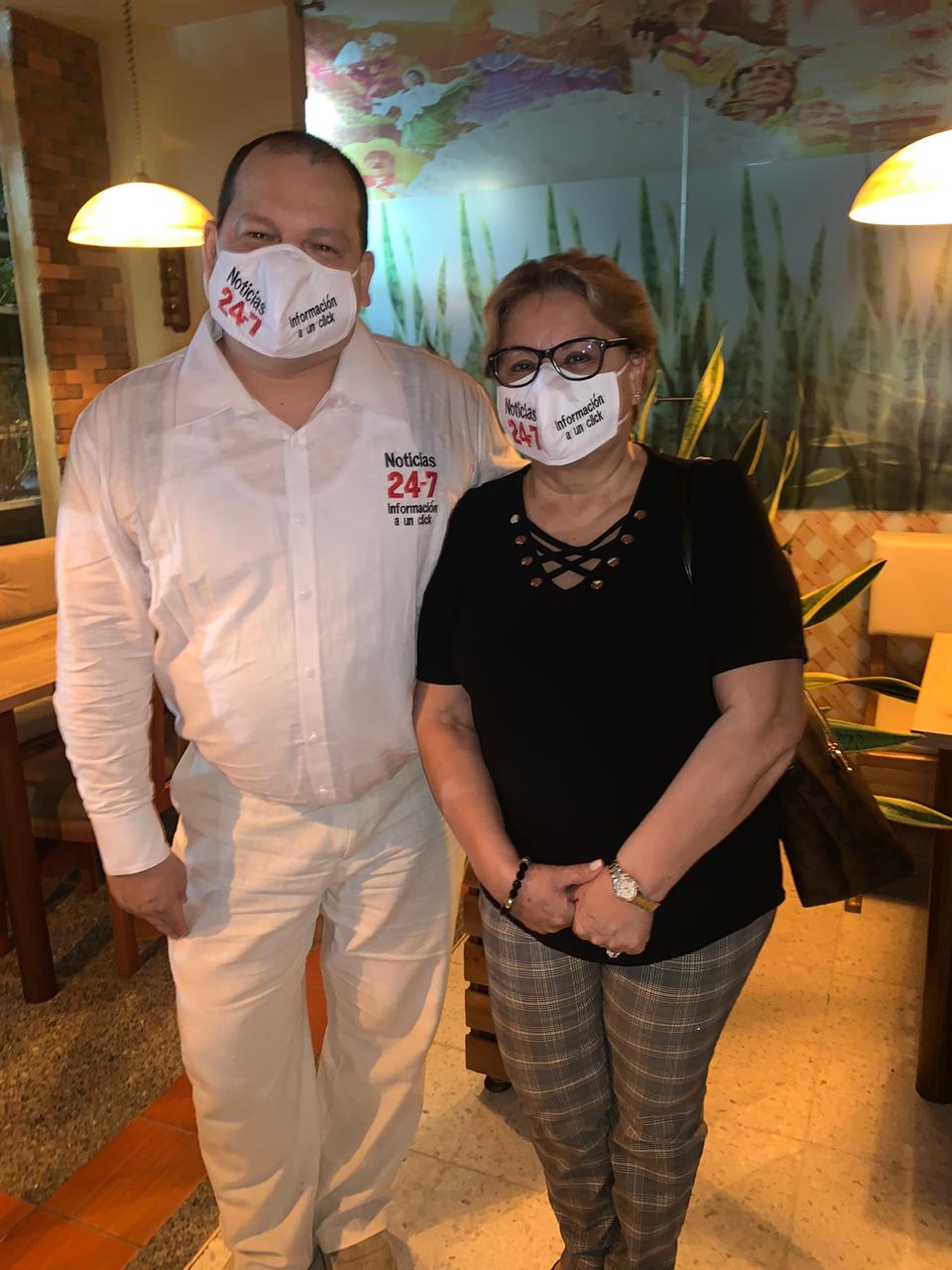 Al evento también asistió su colega Margarita Suárez, editora de la Revista Nueva Imagen. Al evento también asistió su colega Margarita Suárez, editora de la Revista Nueva Imagen.